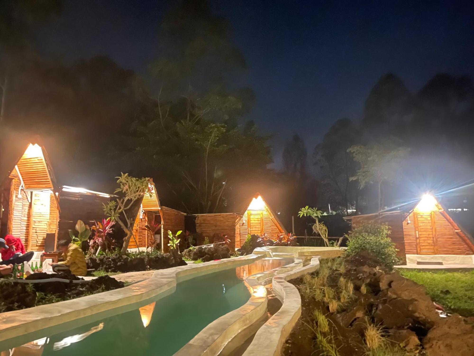 Hotel Triangular House And Hot Spring Kubupenlokan Exterior foto