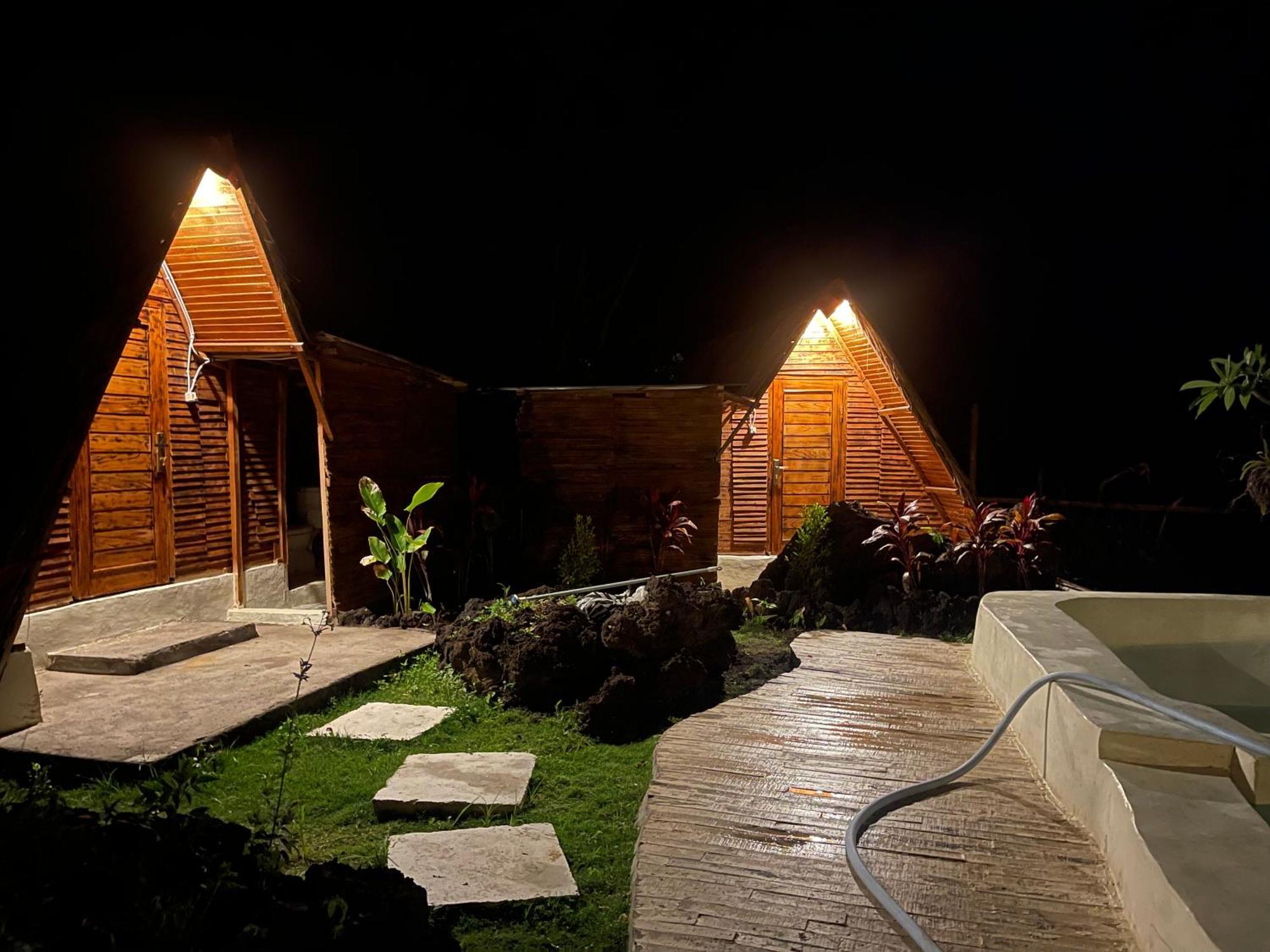 Hotel Triangular House And Hot Spring Kubupenlokan Exterior foto