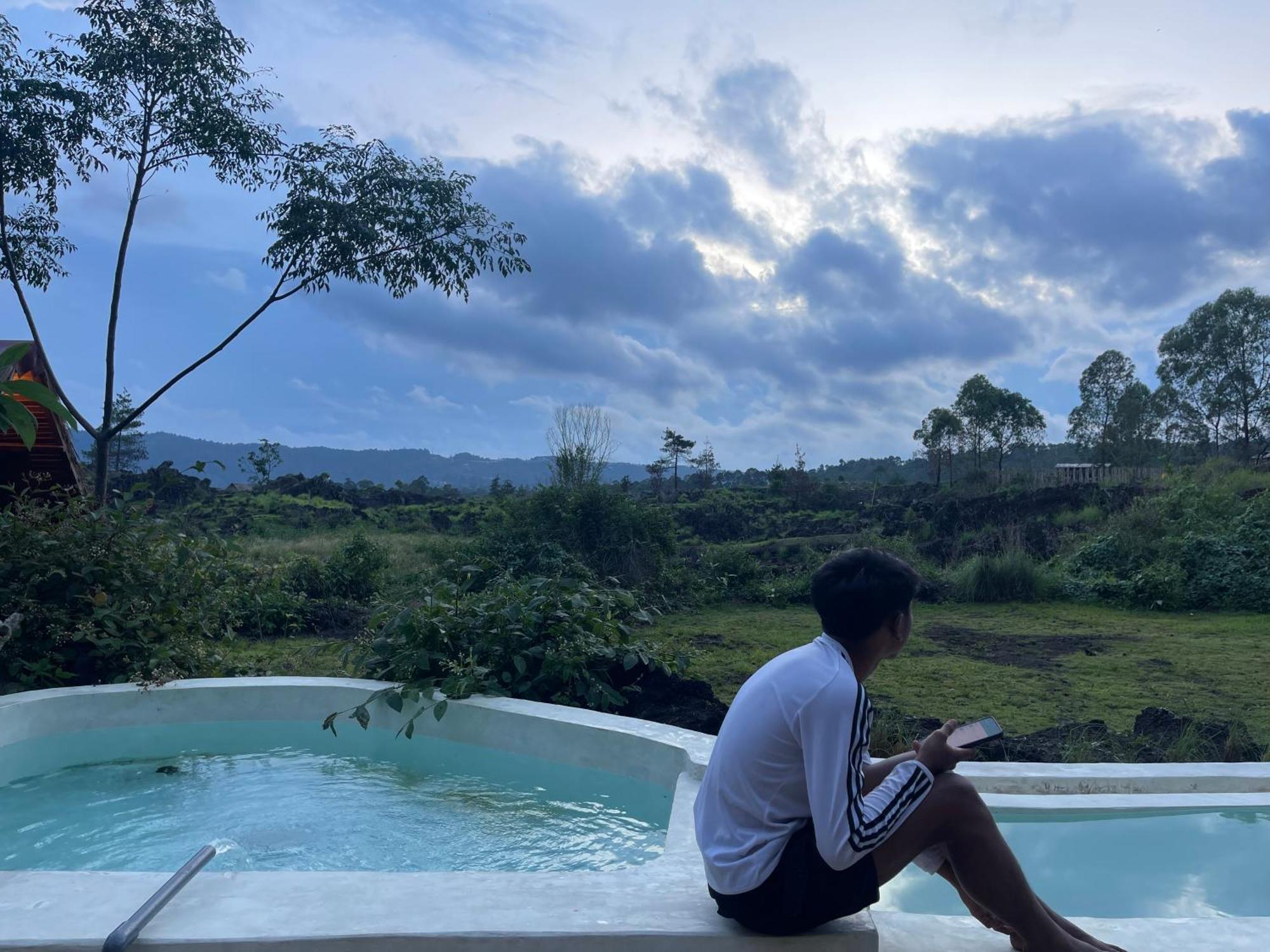 Hotel Triangular House And Hot Spring Kubupenlokan Exterior foto