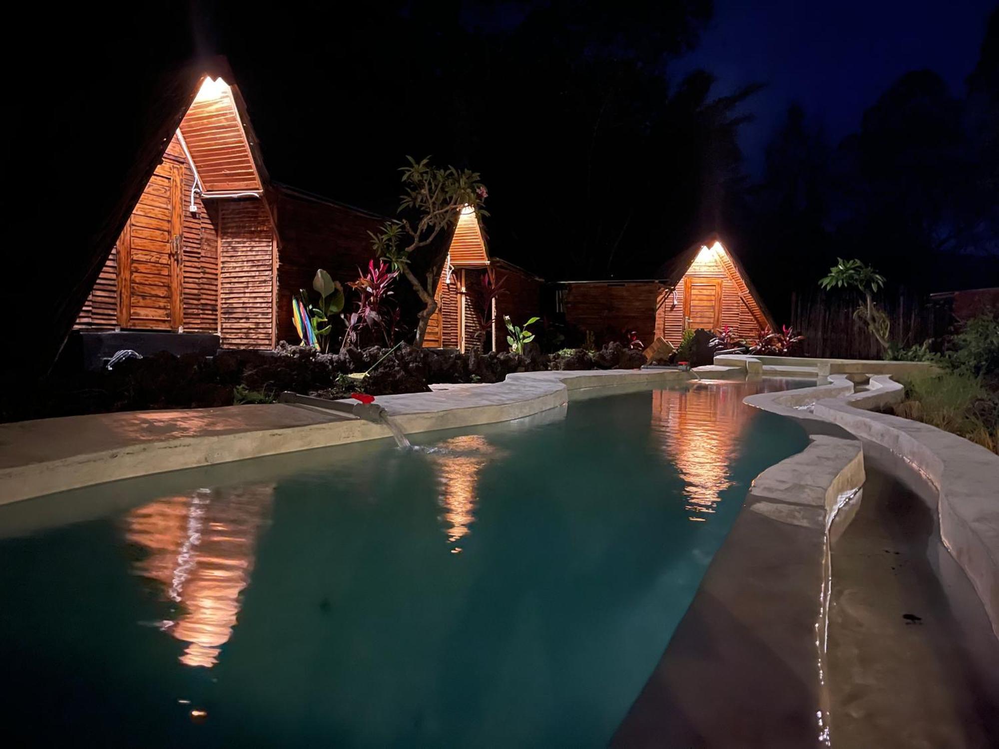 Hotel Triangular House And Hot Spring Kubupenlokan Exterior foto